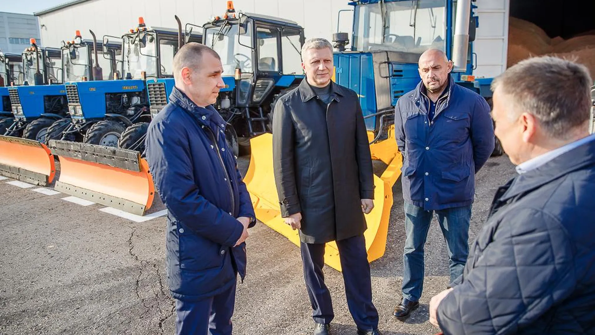 Глава Одинцовского округа Андрей Иванов проверил готовность уборочной техники к зиме