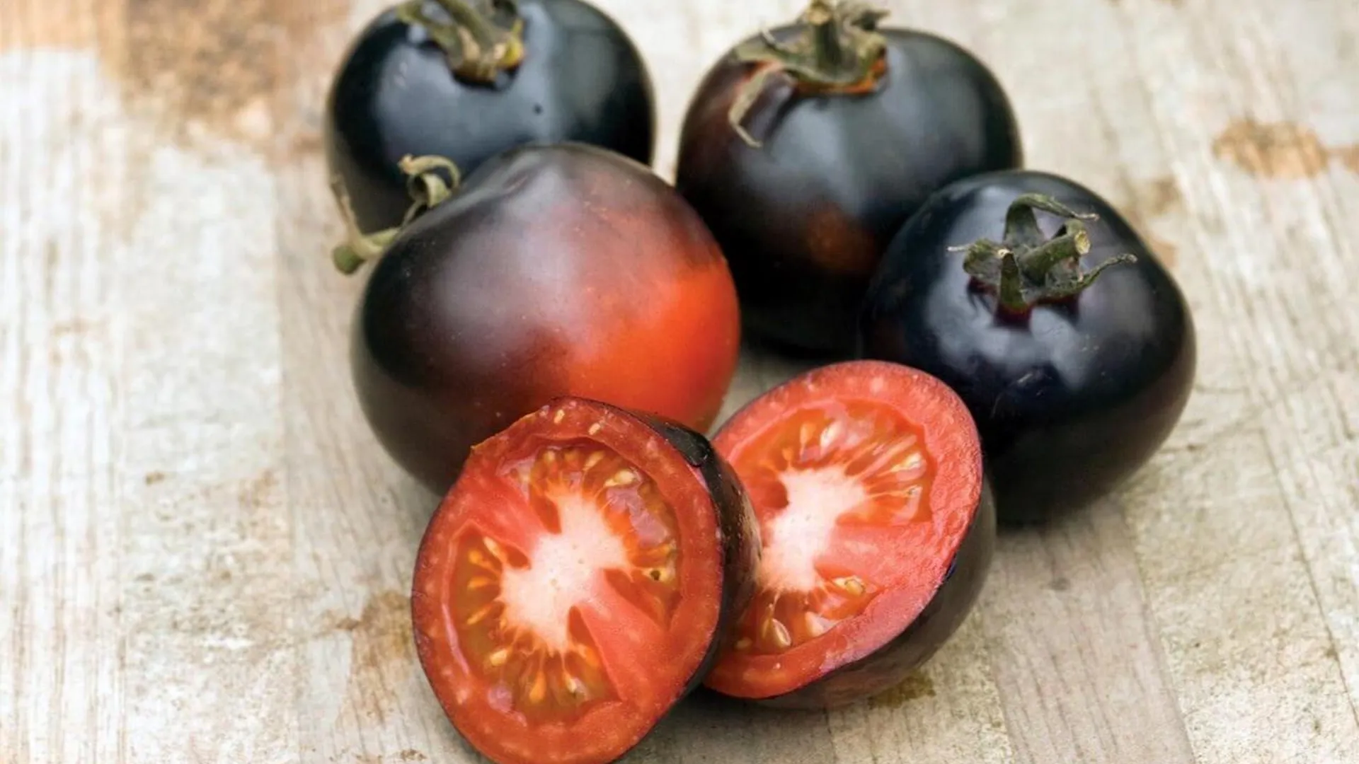Как выглядят черные помидоры. Помидоры индиго Роуз. Черные томаты индиго Роуз. Помидоры патио Блэк. Индиго Роуз томат фото.