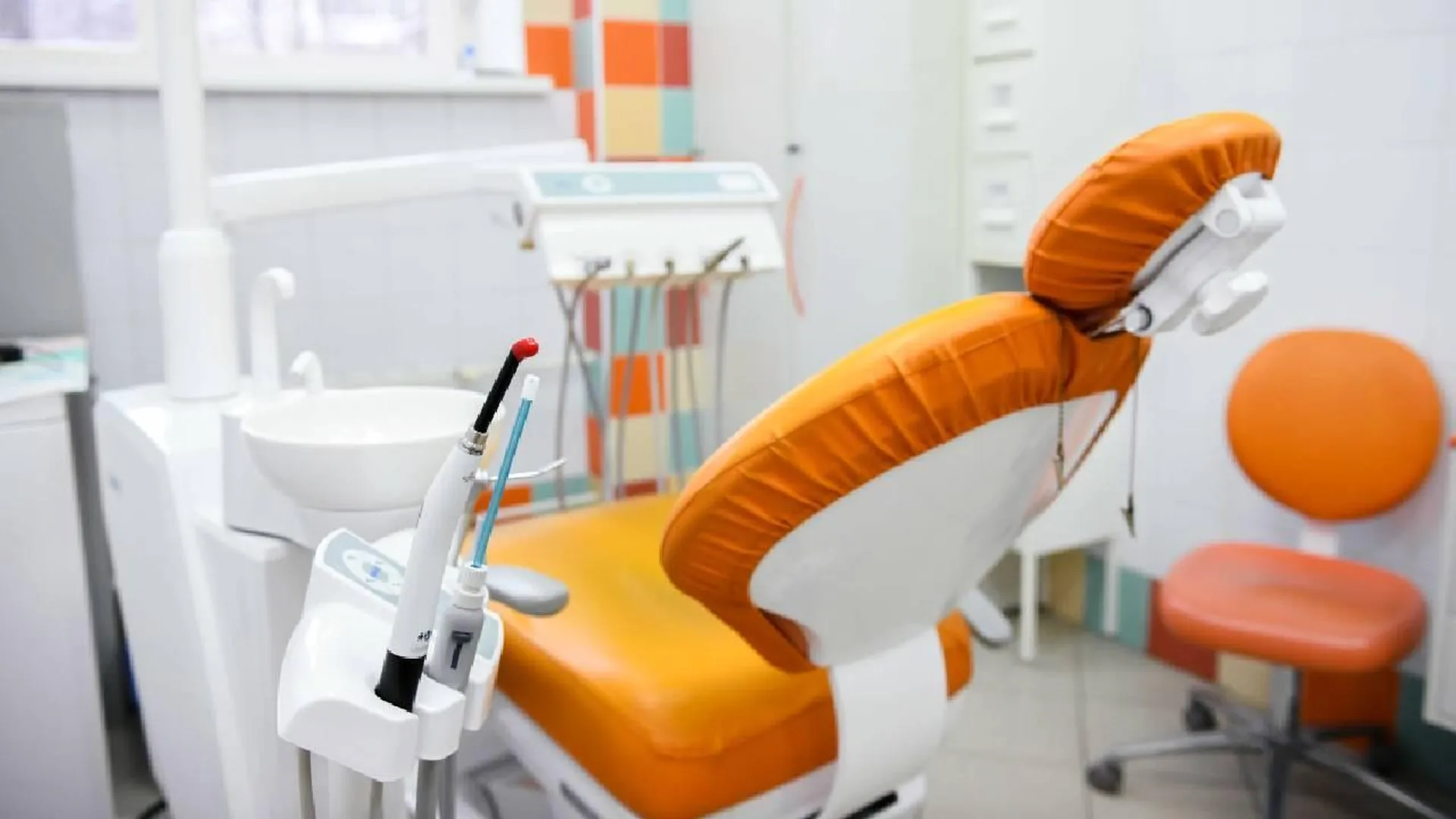 Детский стоматолог угрожала шокером матери пациента в Магнитогорске