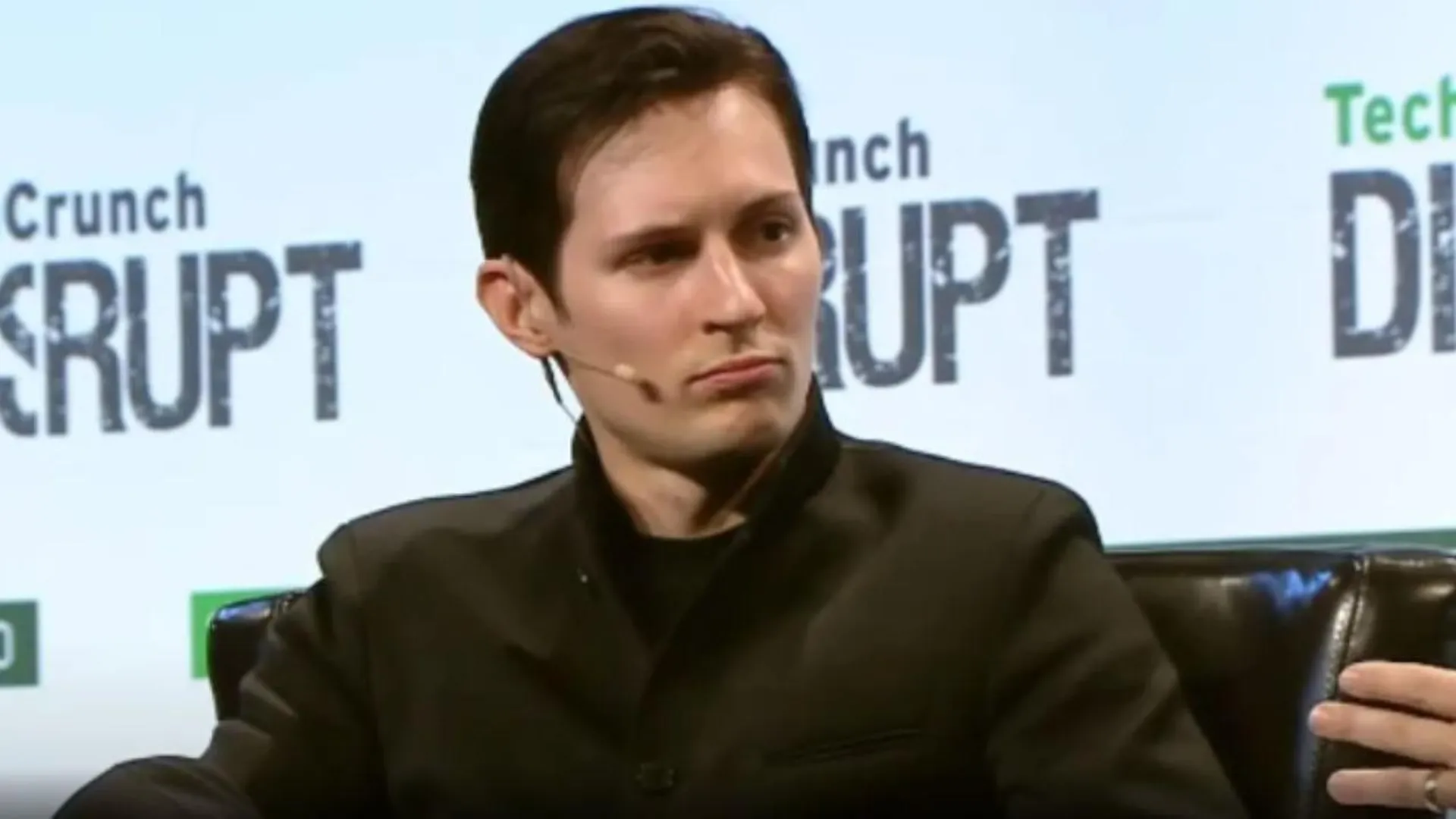 Павел Дуров заявил о слежке за ним со стороны ФБР