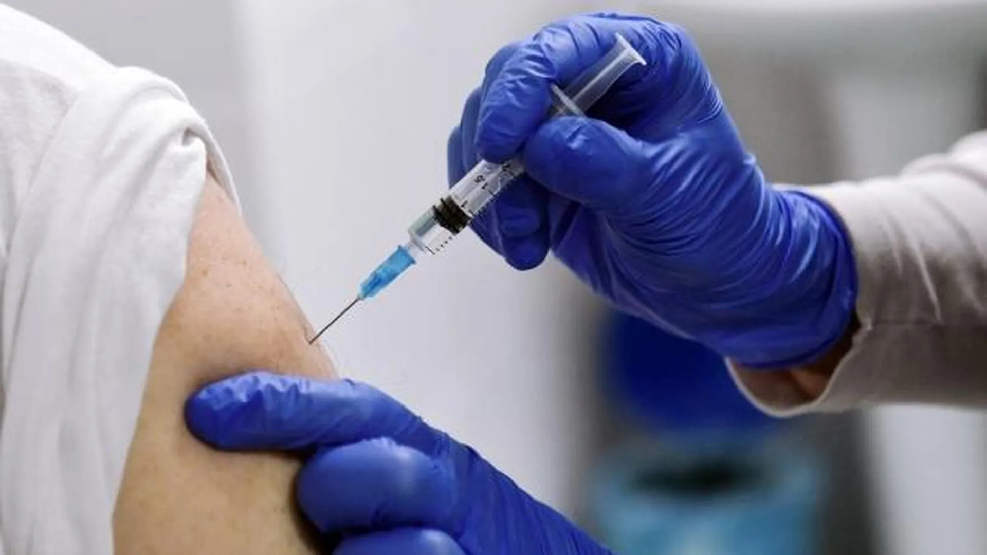 Российскую вакцину от коронавируса решили сделать однокомпонентной