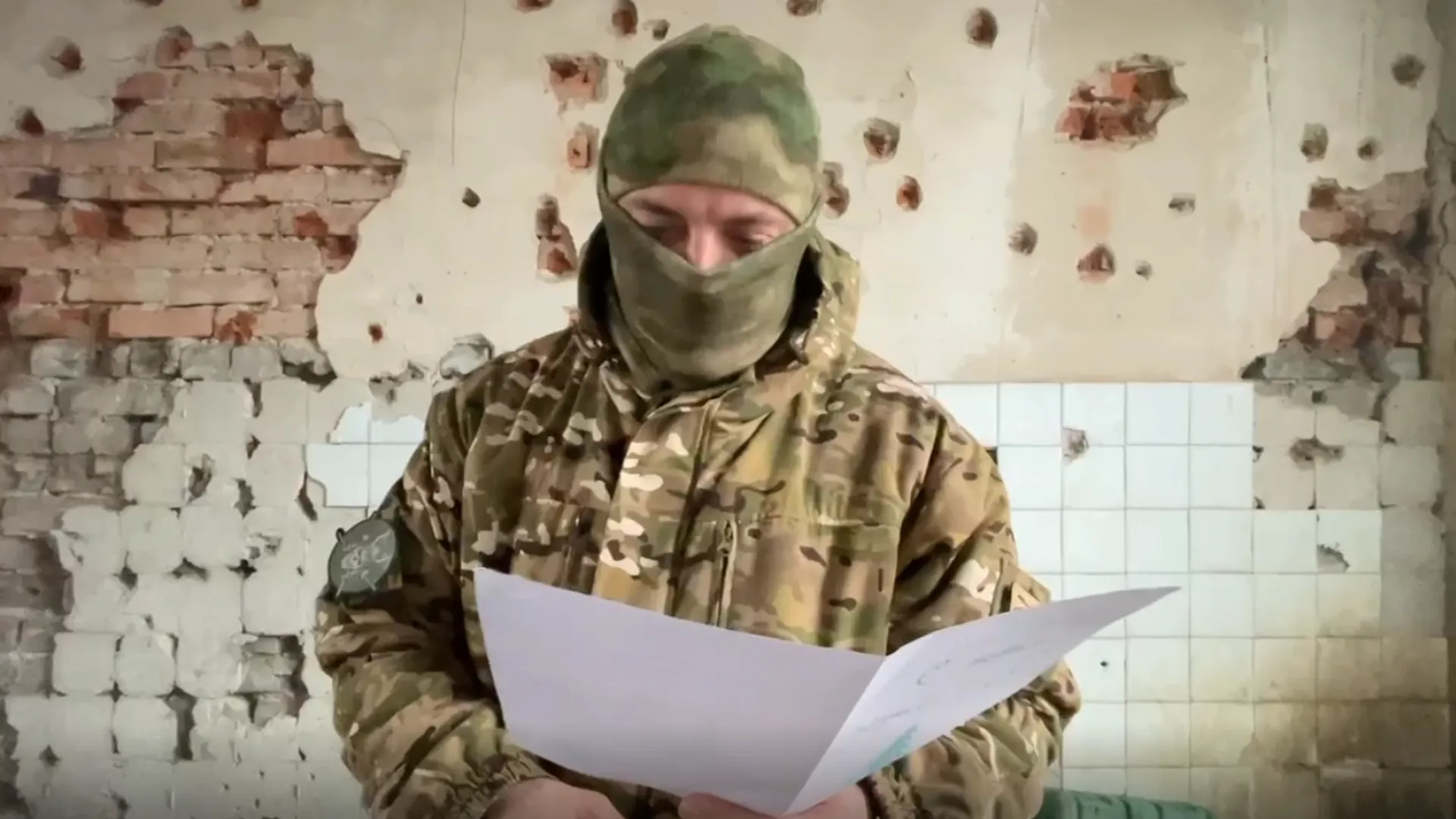 «С Новым годом, солдат!» Российским военнослужащим передали письма от детей Подмосковья