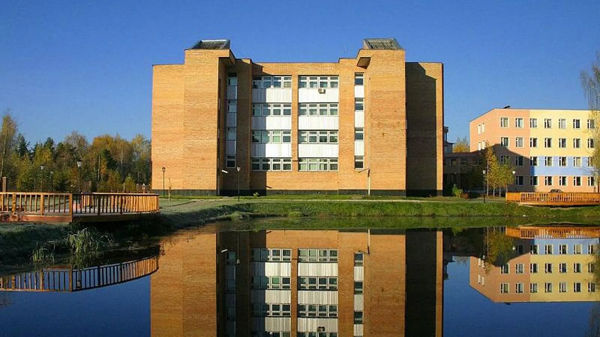 Университет «Дубна» вошел в сотню лучших вузов России