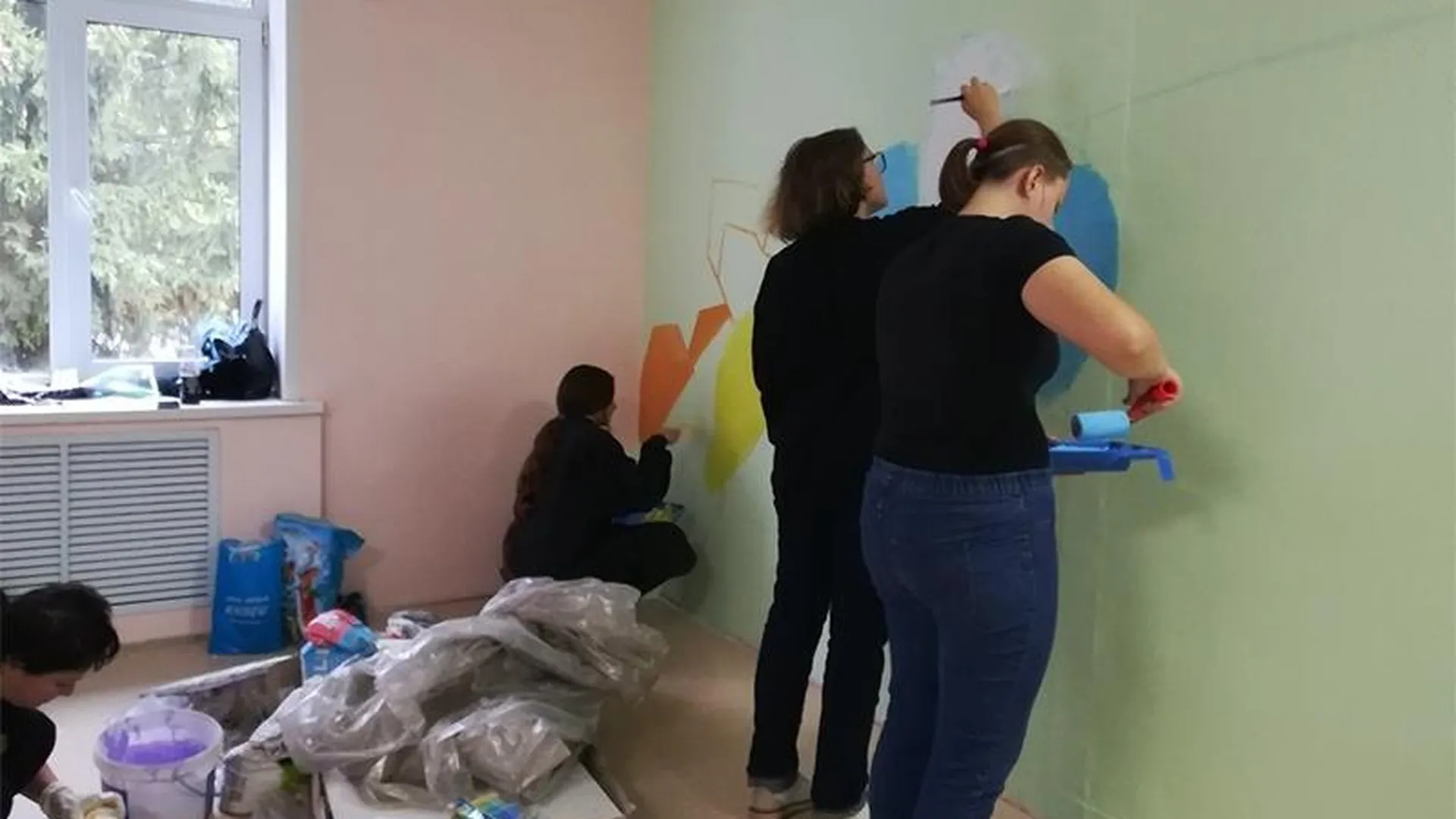 Юные художники раскрасили будни пациентов подмосковной больницы