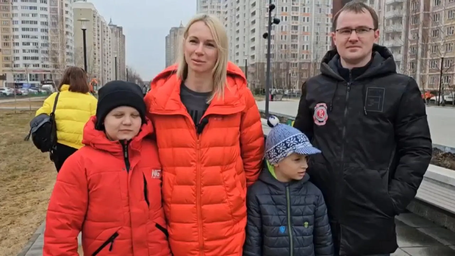 Легкоатлетка Юлия Гущина вместе с семьей присоединилась к субботнику в Подольске