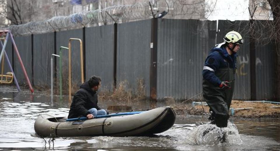 Жительница Самарской области рассказала, как при эвакуации перевернулась лодка