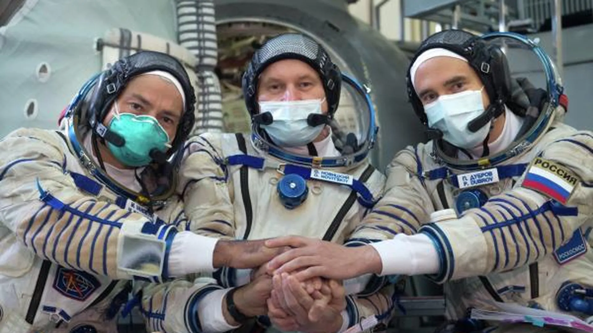Российские космонавты вынуждены работать на МКС в скафандрах с истекшим сроком годности