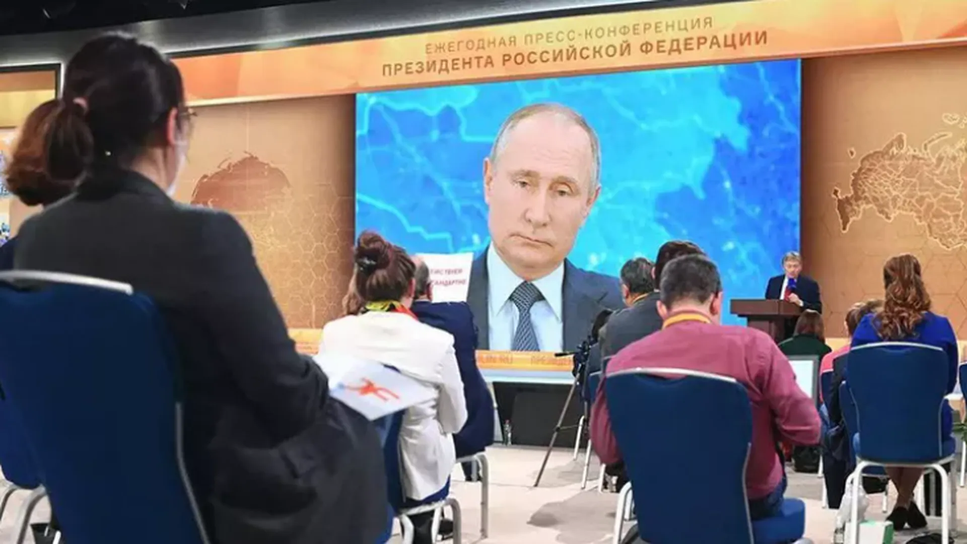 Пресс-конференция Путина, новый штамм коронавируса и конец «Дому-2». Неделя в фотогалерее