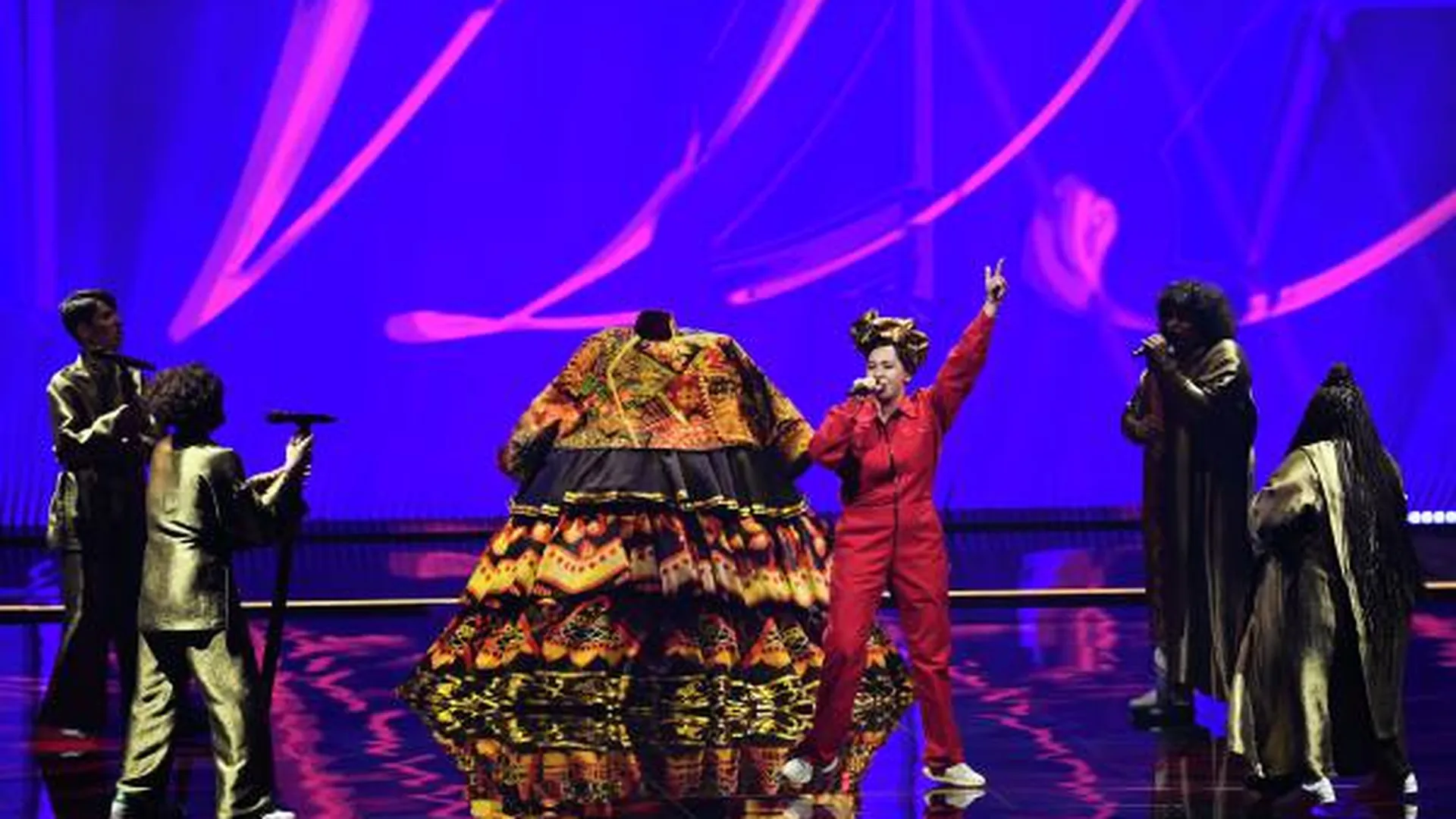 Музыкальный критик назвал выступление Manizha на Евровидении на фоне хейта победой