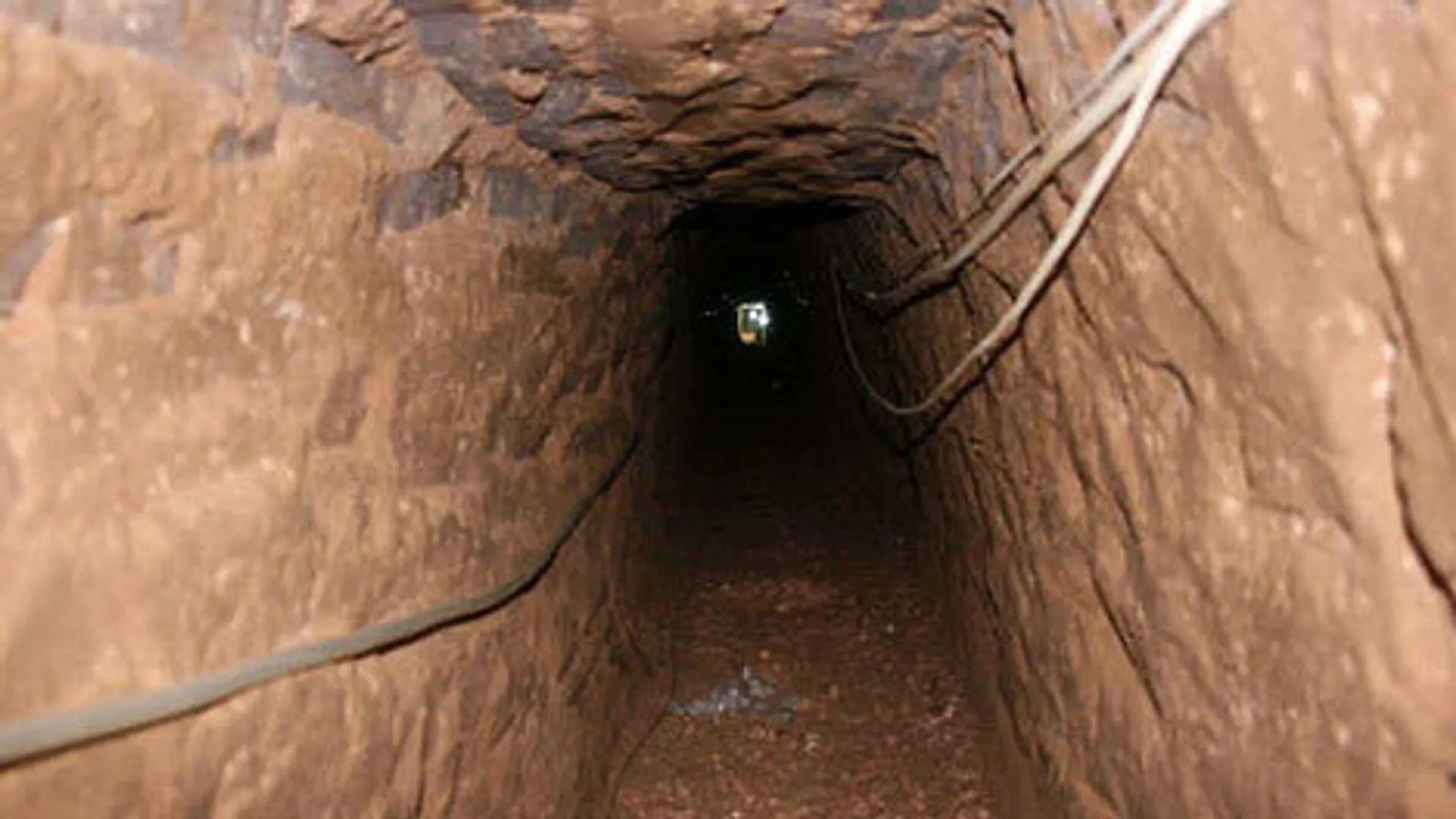 Загадочные тоннели нашли в Астраханской области