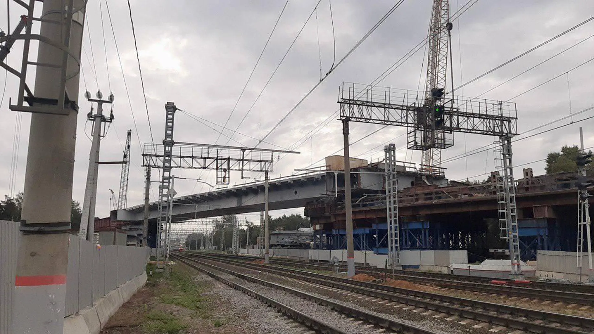 В подмосковном Раменском строят путепровод у железнодорожной платформы