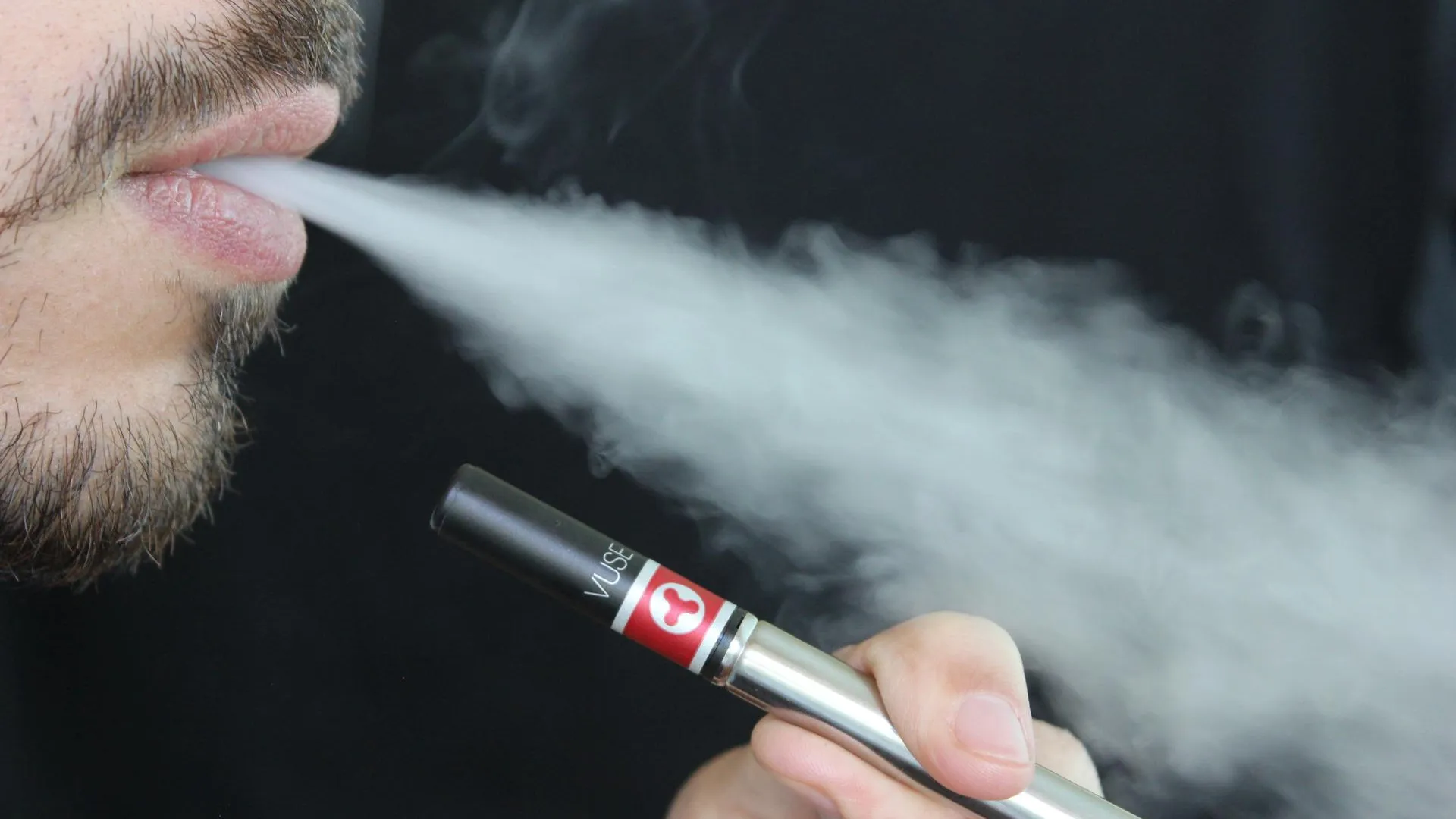 Эксперт Зыков перечислил курительные средства, которые могут запретить продавать в России