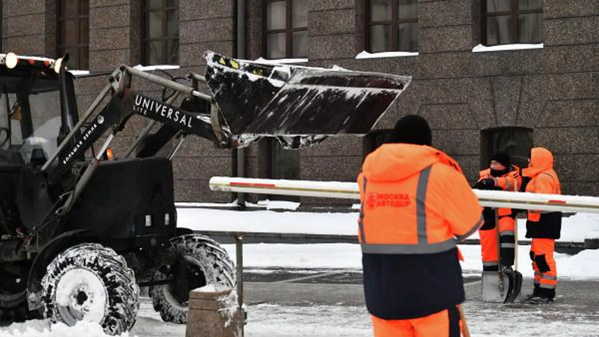 Городские службы Москвы перешли на усиленный режим работы из-за снегопада