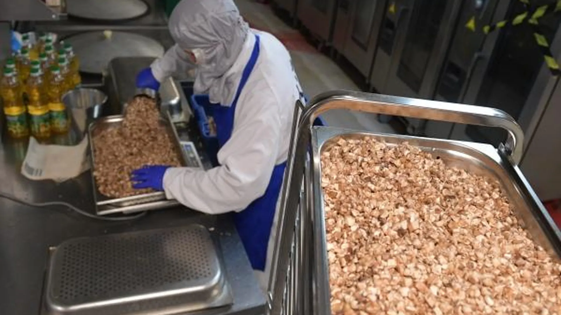 Продажу нескольких тонн масла и мяса неизвестного происхождения предотвратили в Подмосковье