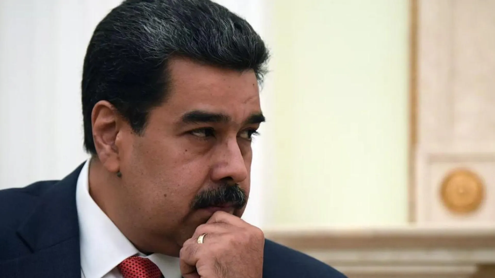 Мадуро указал на стремление Запада загнать Россию в угол
