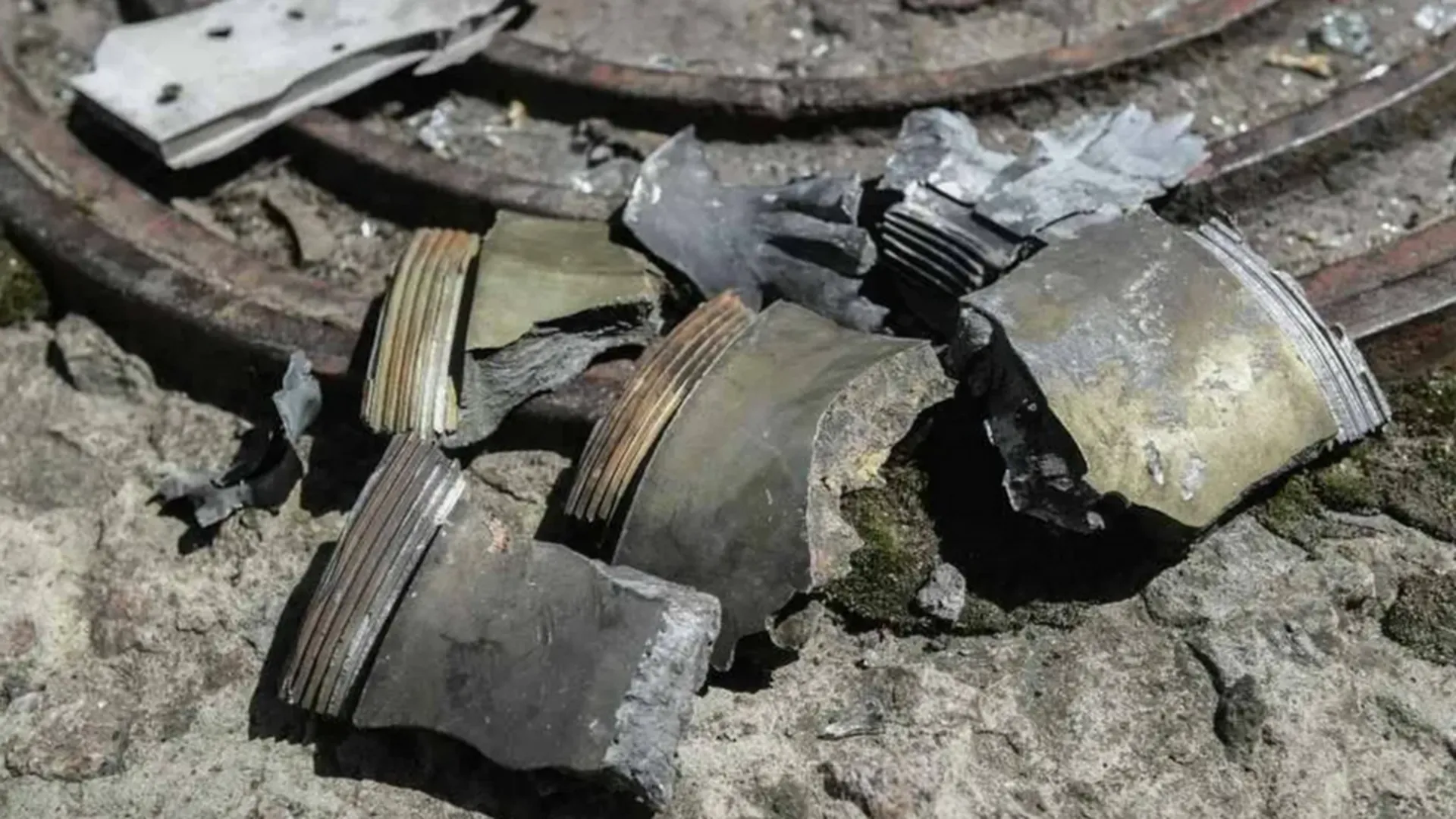 Попавшую под обстрел ВСУ библиотеку в Донецке восстановят