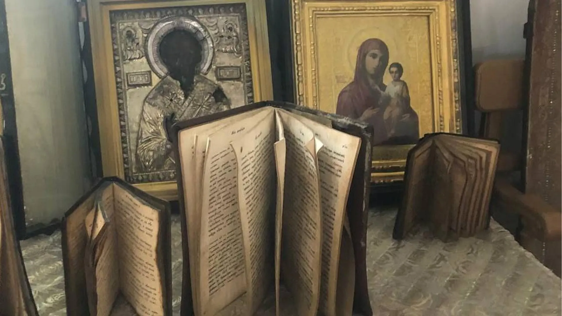 «У каждого чуда – свой адресат»: священник объяснил спасение икон от наводнения в Орске