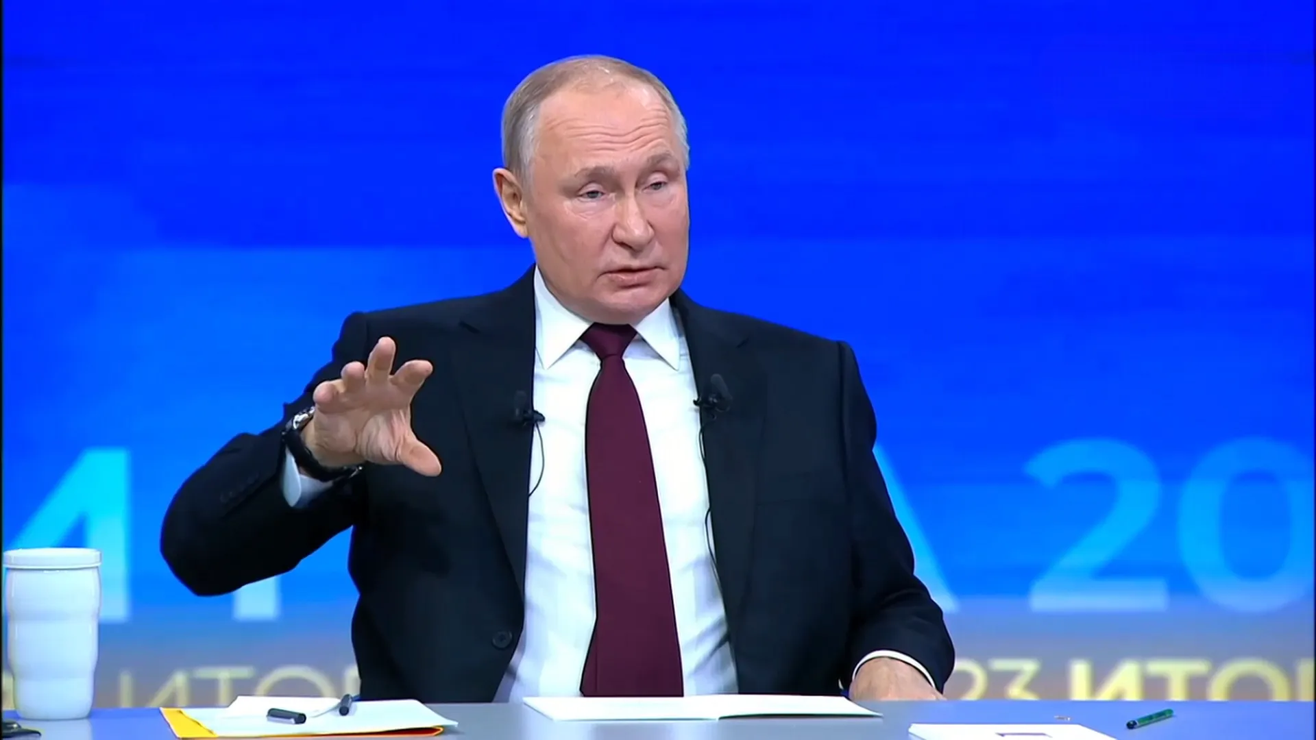 «Народный политик, который не стесняется говорить о проблемах»: о чем скажет Путин на прямой линии