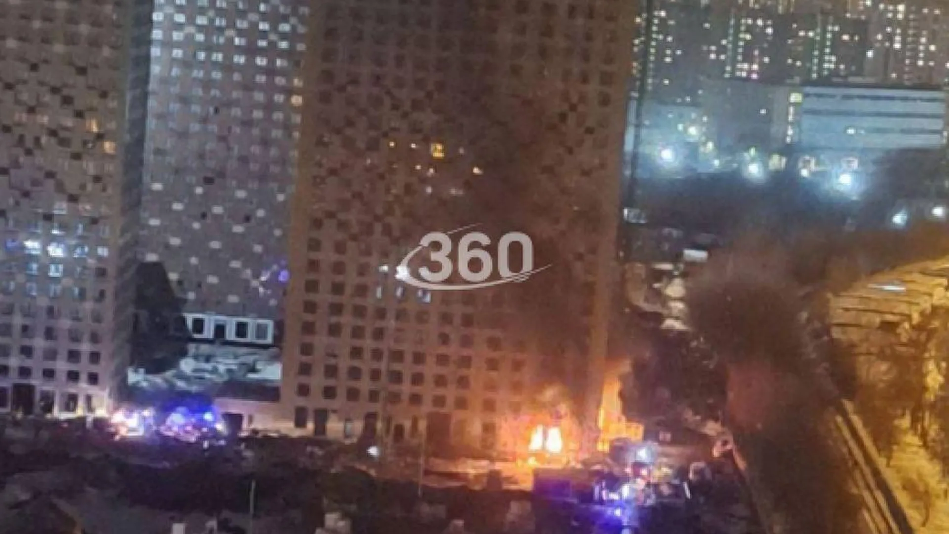 Новостройка загорелась на северо-востоке Москвы