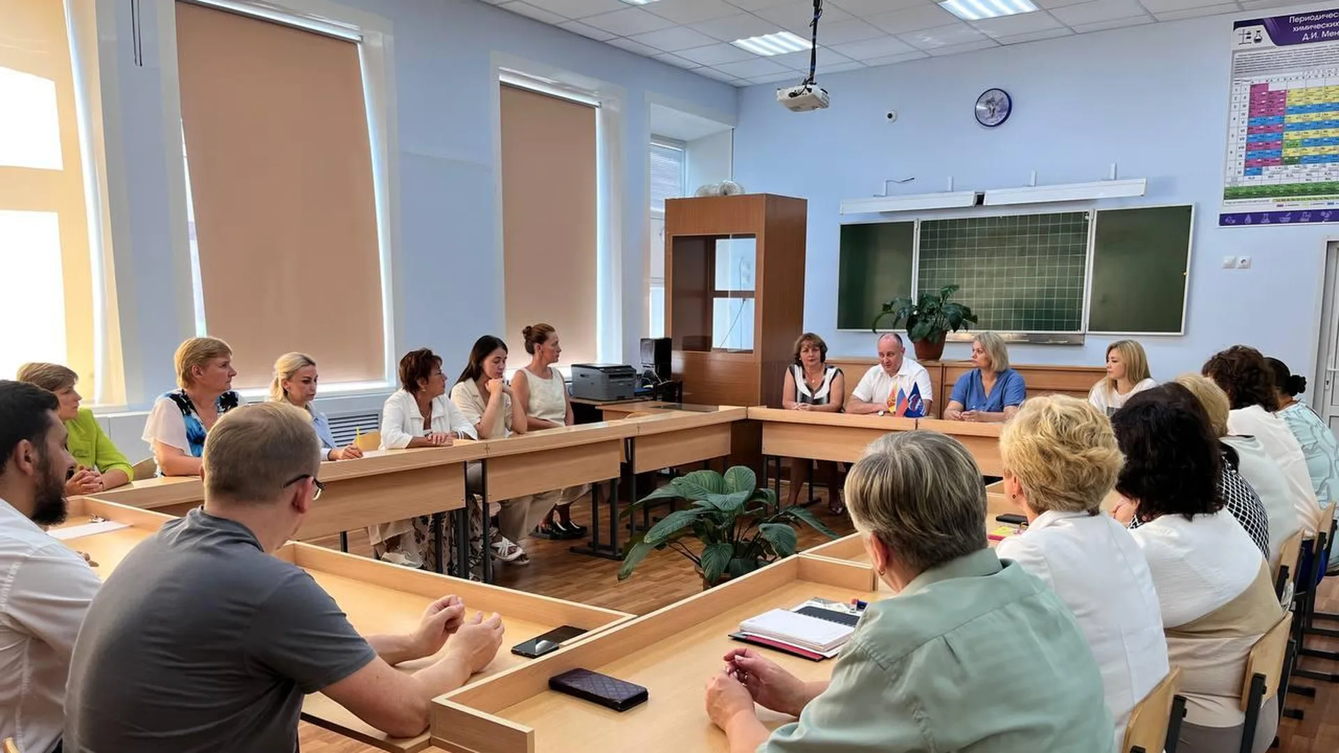 Дмитрий Викулов встретился с родителями и преподавателями 10 гимназии