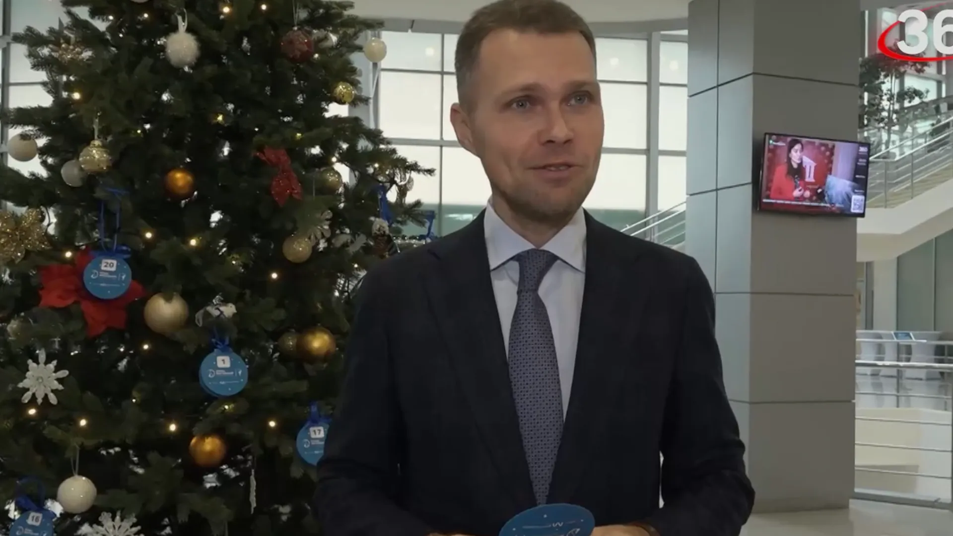Депутат ГД Чаплин исполнил новогоднюю мечту девочки из Новоазовского района ДНР