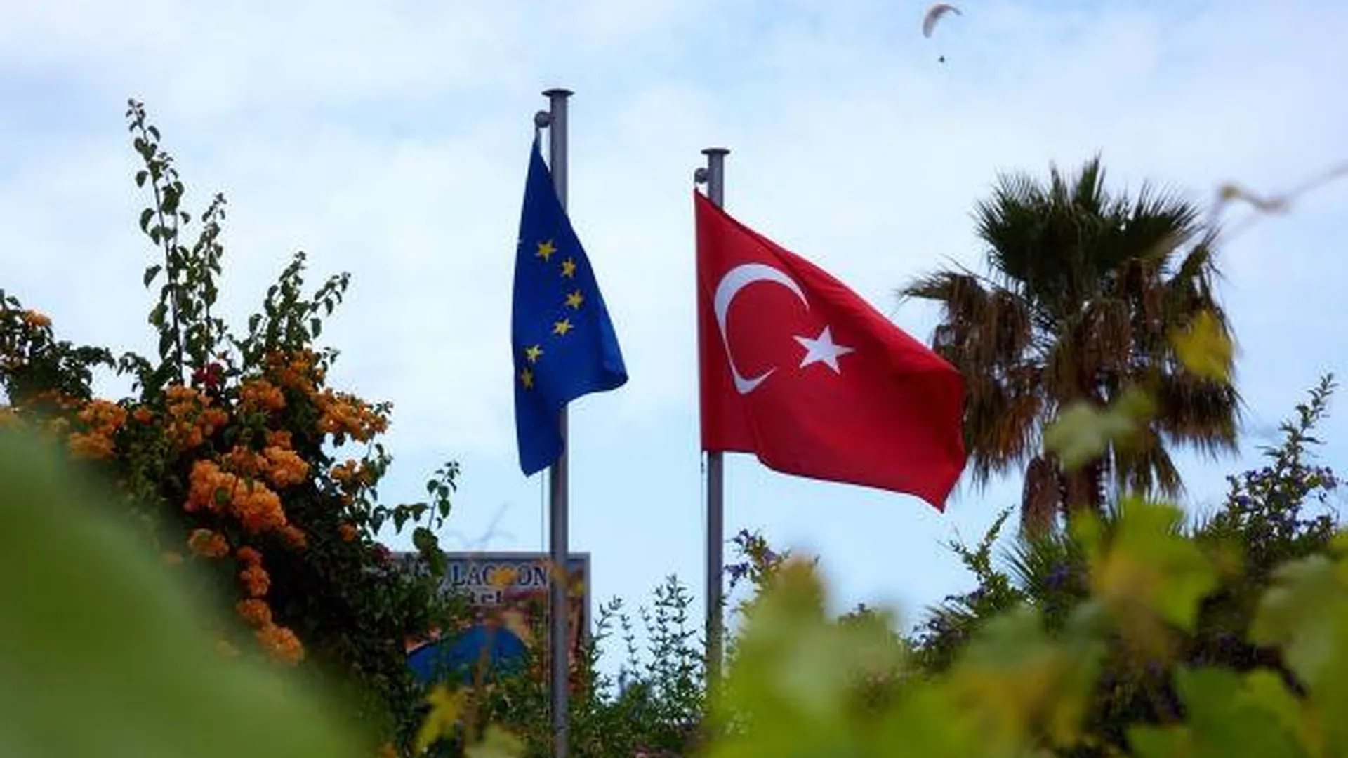 Евросоюз ждет от Турции решительных мер в отношении мигрантов