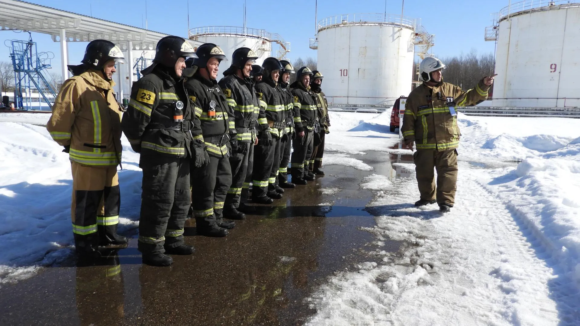 Сотрудники «Мособлпожспаса» провели учения на нефтебазе в Орехово-Зуевском городском округе