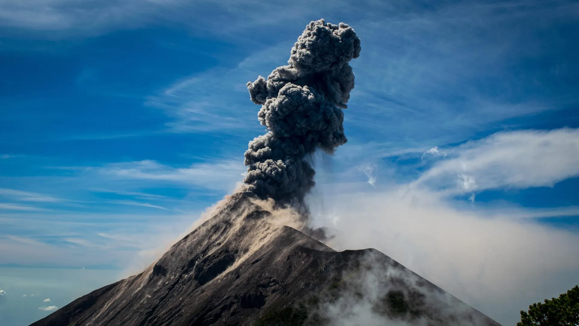 Извержение вулкана произошло на острове Суваносэ в Японии