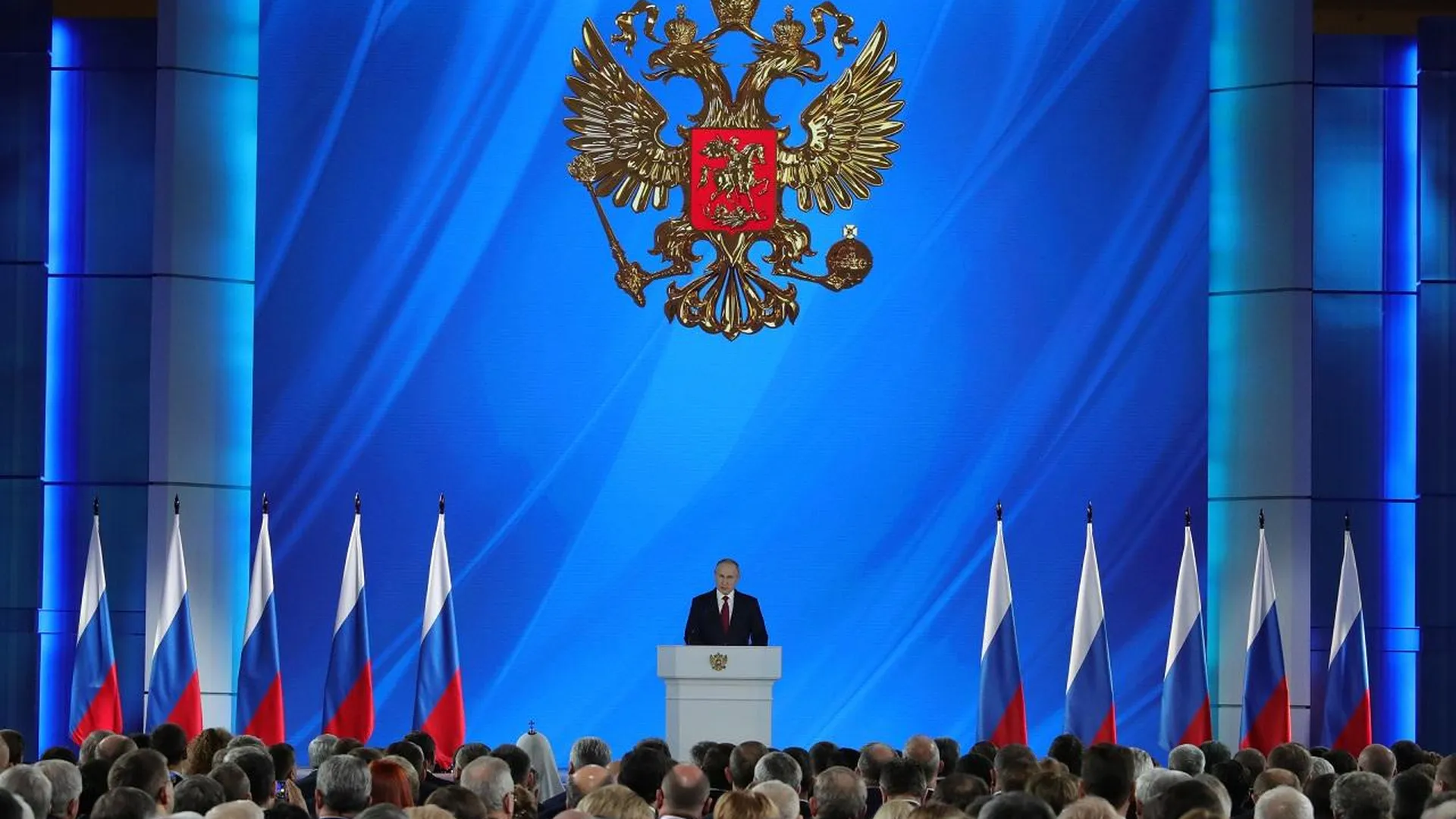 Путин: будем и дальше развивать в России институты демократии