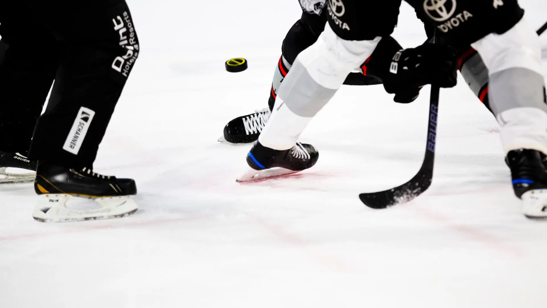 Российский хоккеист Артемий Панарин стал первой звездой матча НХЛ