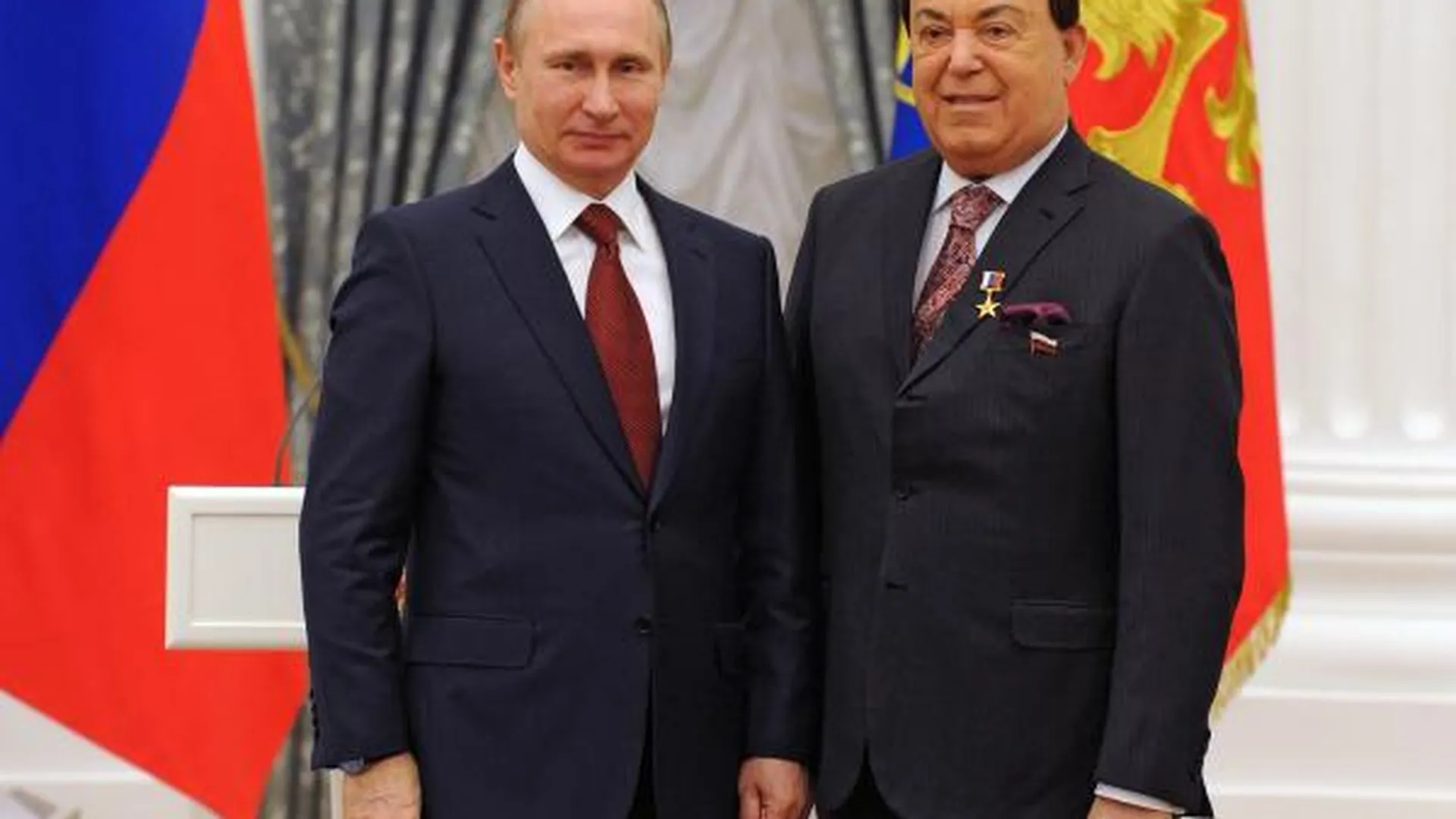 Путин наградил Кобзона медалью «Герой труда»