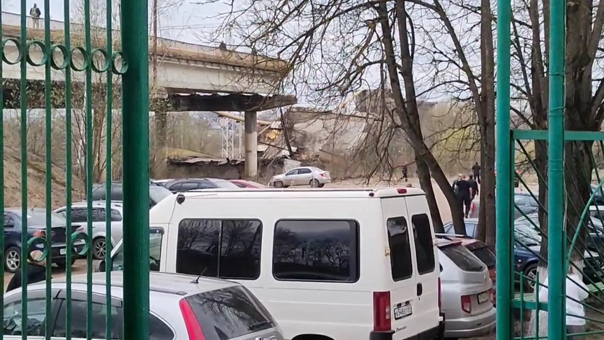 Один человек погиб при обрушении моста в Вязьме