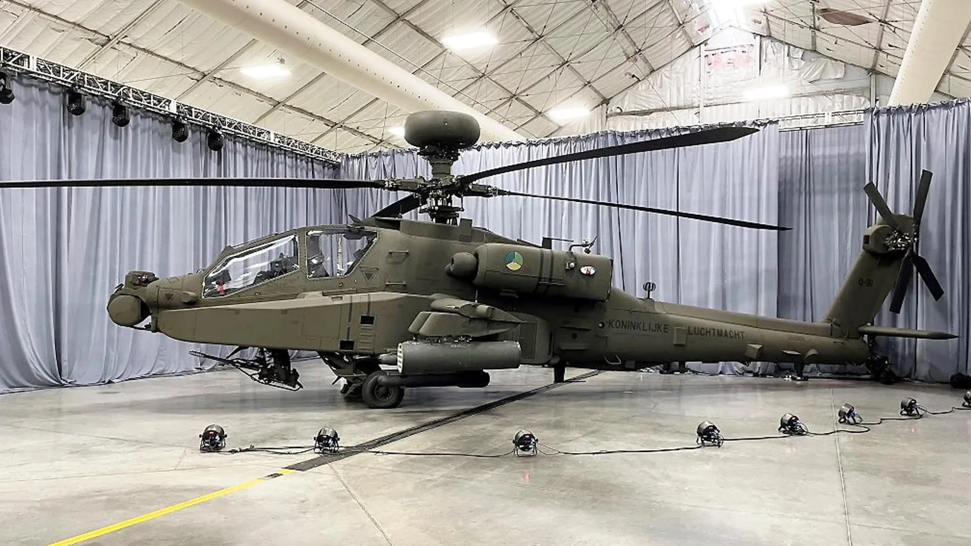Модернизированный боевой вертолет Apache ВВС Нидерландов