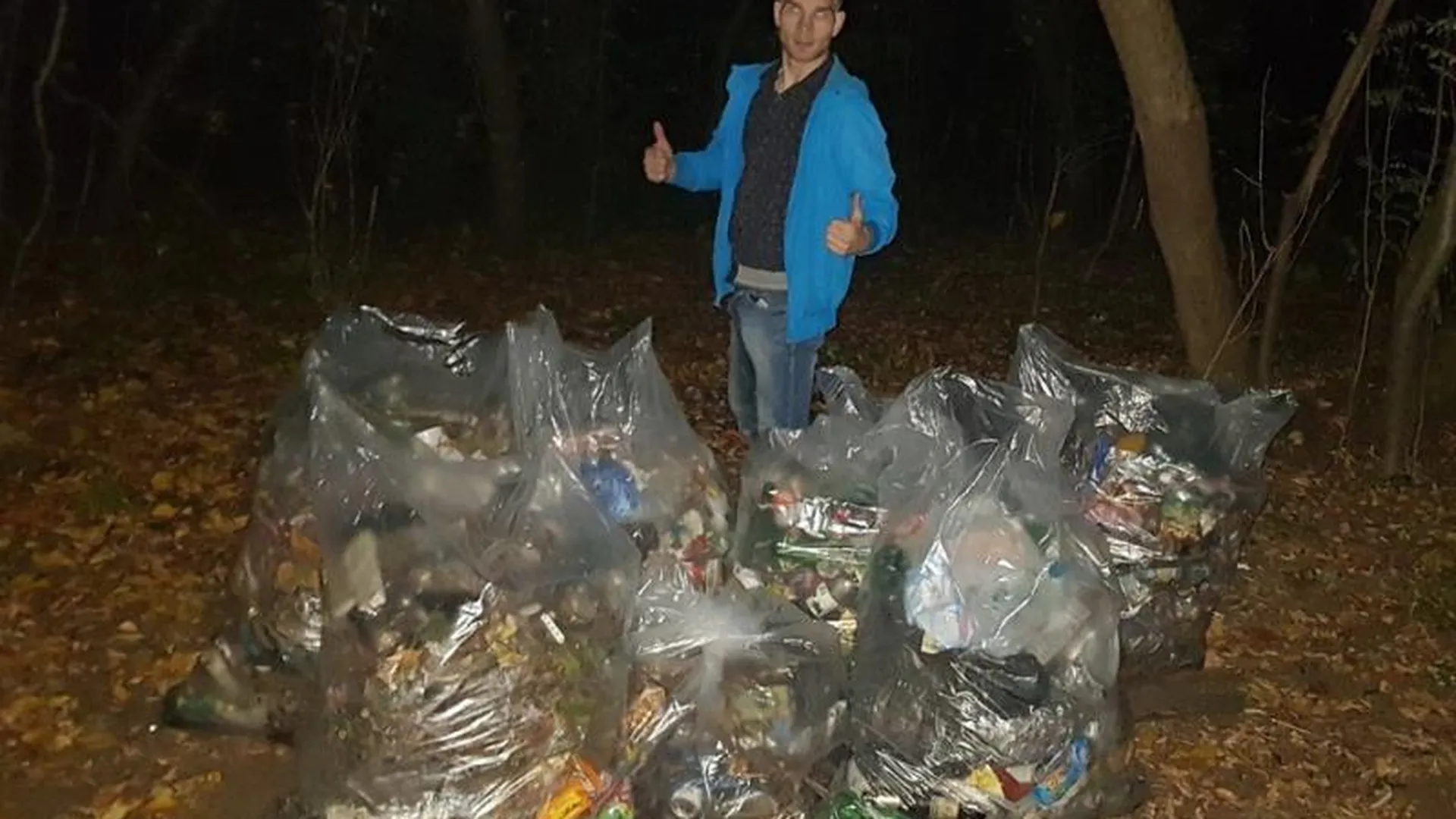 Активист из Люберец каждый вечер собирает мусор в Красковском лесу