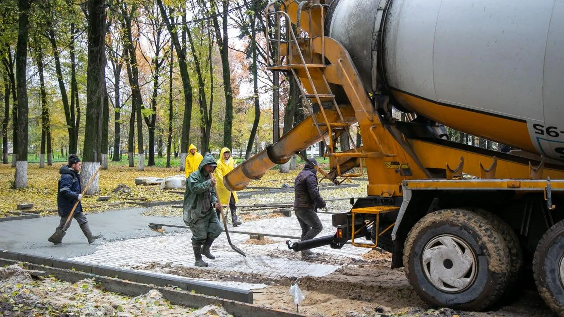 Александр Гречищев: первый этап реконструкции в парке Мира будет завершен до конца года
