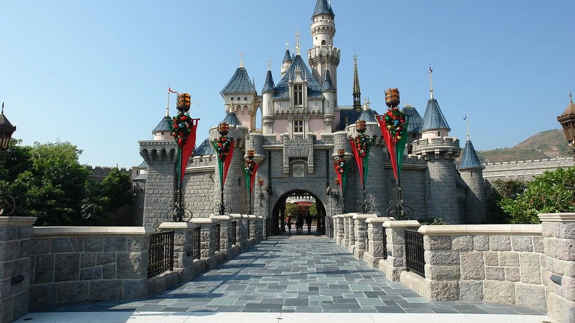 Disney сократила 28 тысяч работников парков развлечений