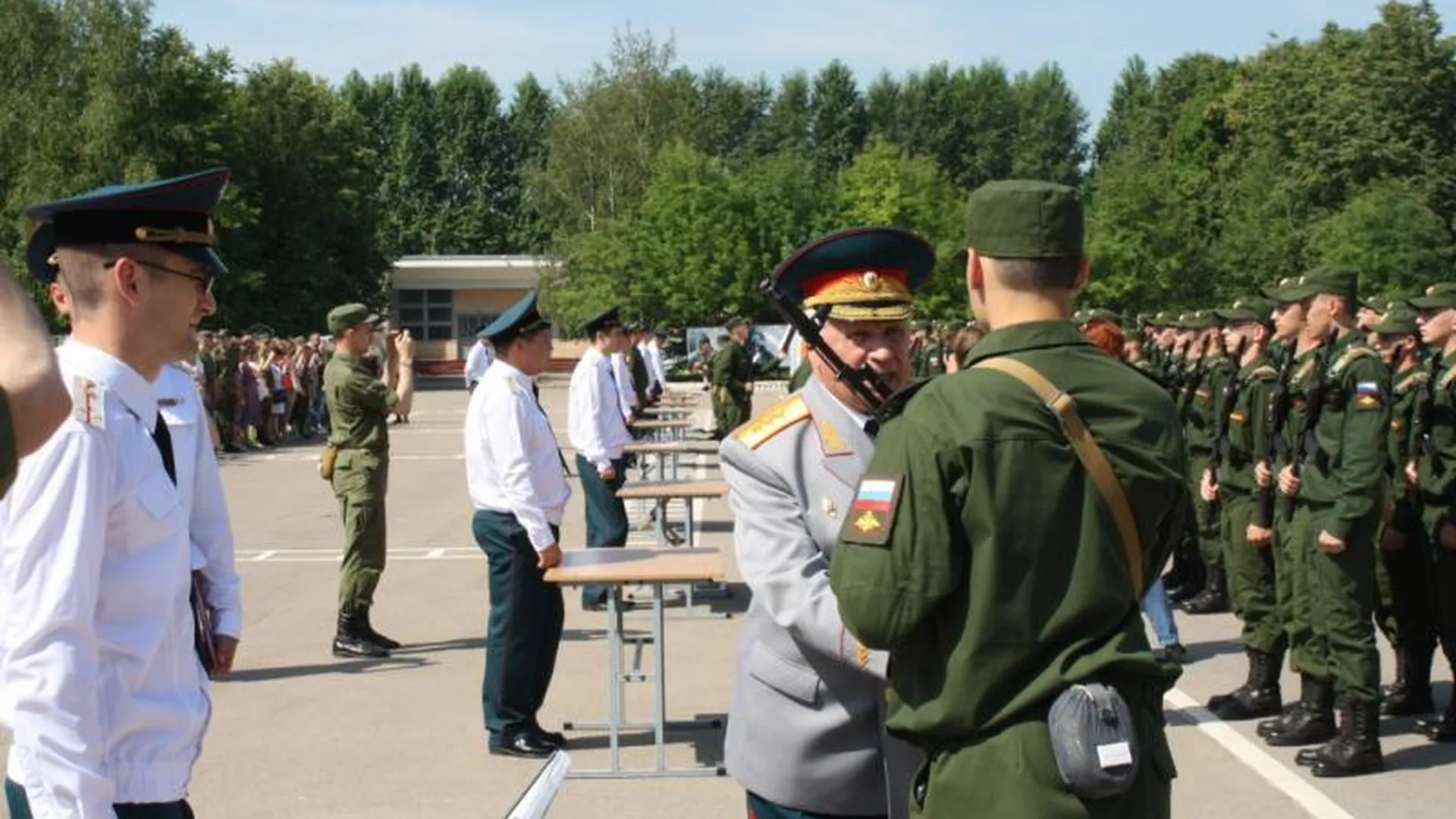 В воинской части в поселке Ильинское более 300 новобранцев присягнули на верность Отечеству