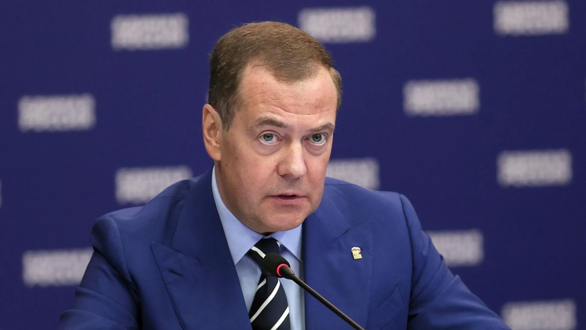 Петиция о ядерном статусе Украины рассмешила Медведева
