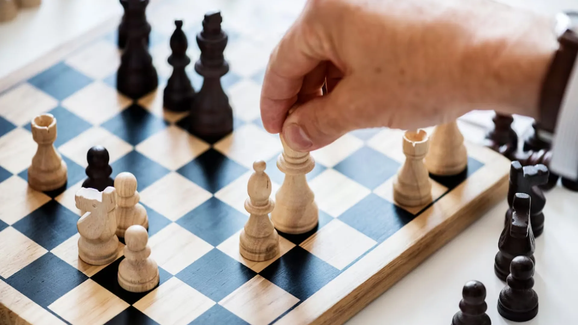 Первый человек с мозговым чипом Neuralink сыграл в шахматы силой мысли