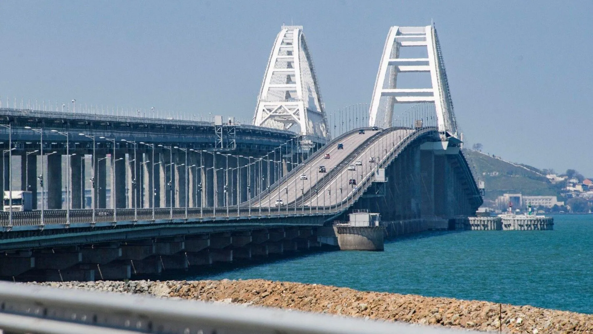 Движение по Крымскому мосту возобновили