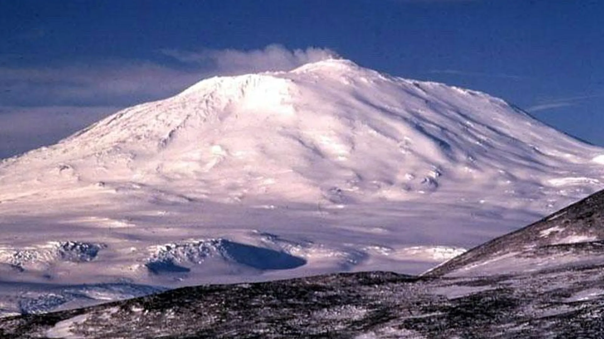 Ученые ищут портал в другое измерение в антарктическом вулкане