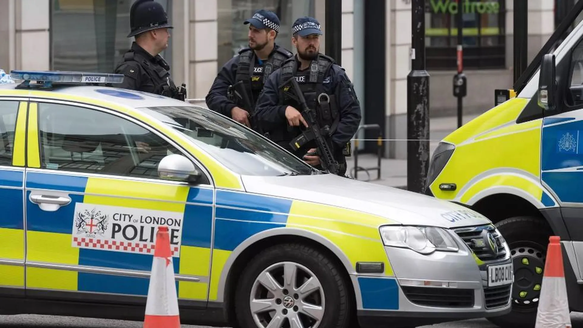 Трех предполагаемых российских шпионов снова поместили под стражу в Лондоне