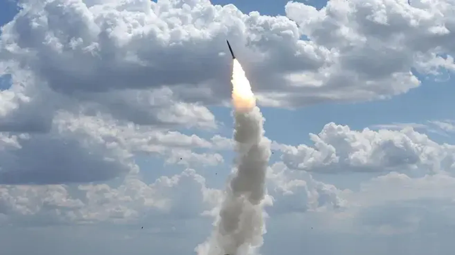 КНДР запустила баллистические ракеты в сторону Японского моря
