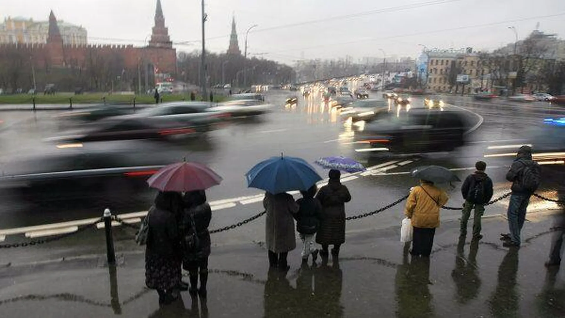 Москва был ли дождь. Дождь в Москве. Ливень в Москве. Сильный дождь. Дождливый день в Москве.