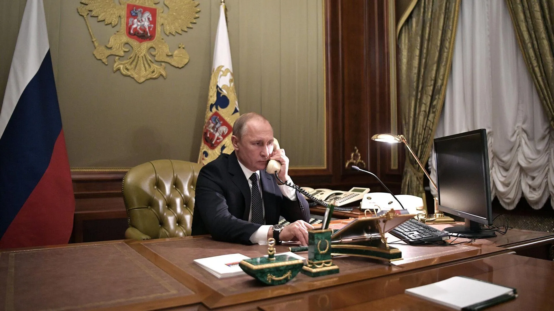 Путин проведет международный телефонный разговор 16 апреля