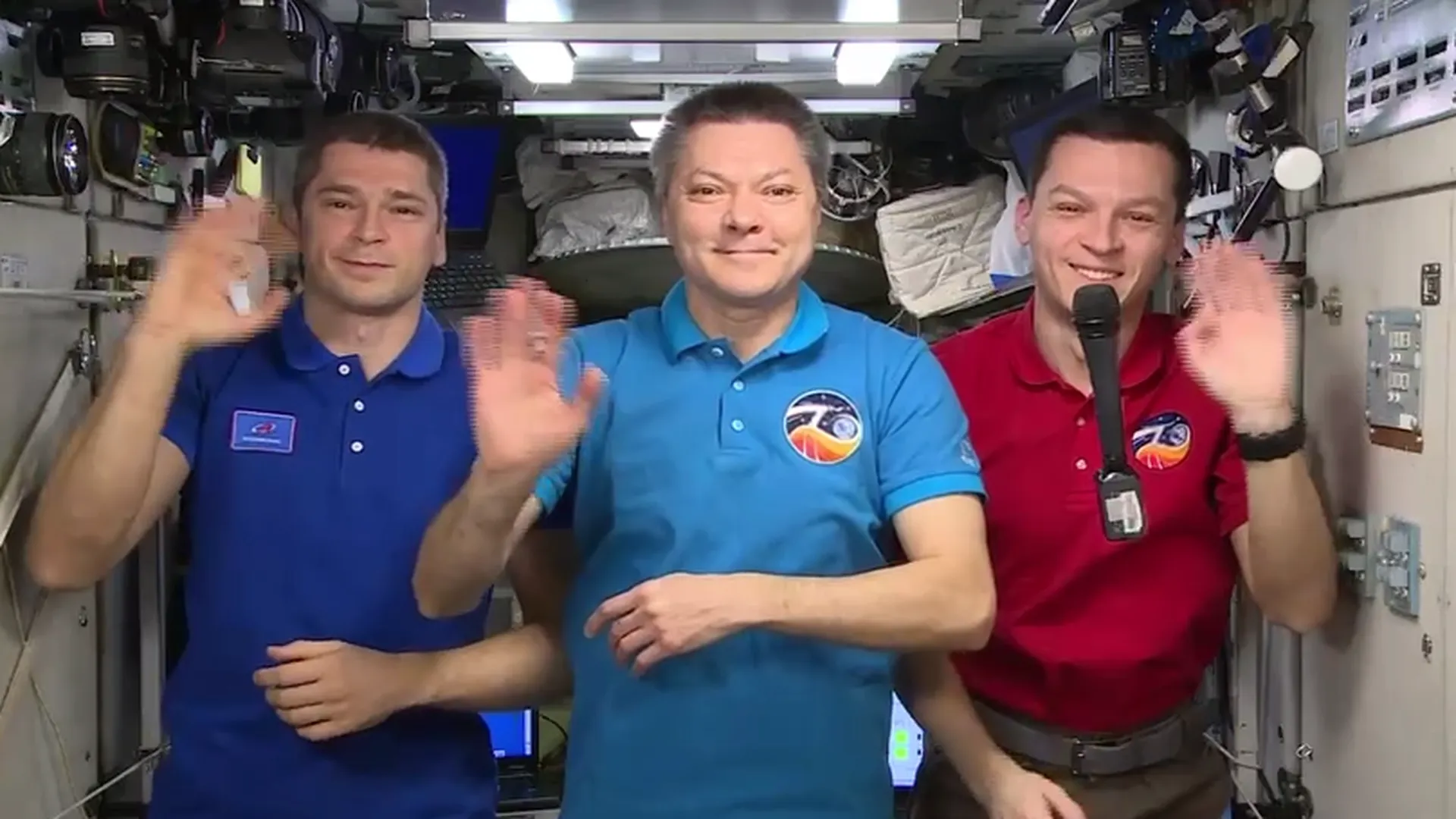 «Наслаждайтесь красотой и уютом». Российские космонавты пригласили в парки Подмосковья с борта МКС