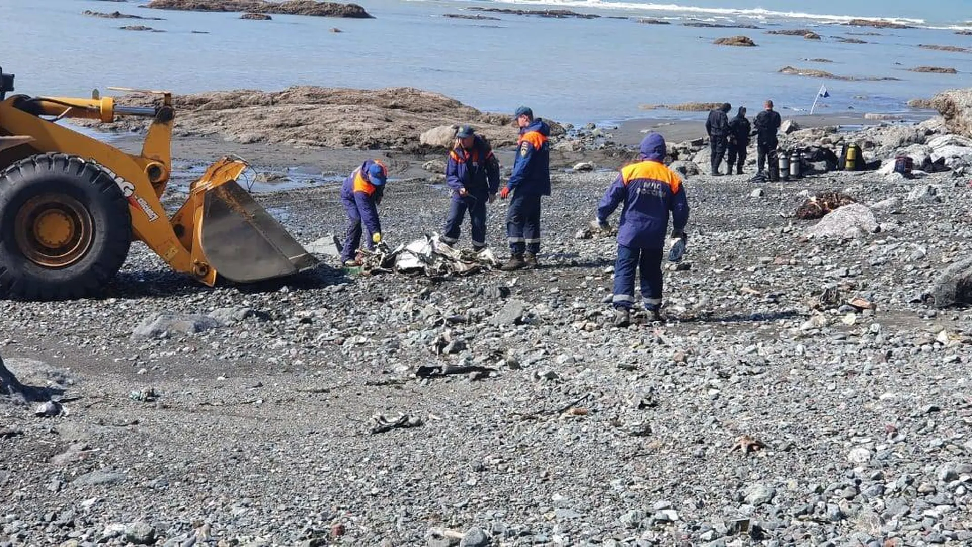 Спасатели изучат берег Анадырки для поиска жертв крушения Ан-26