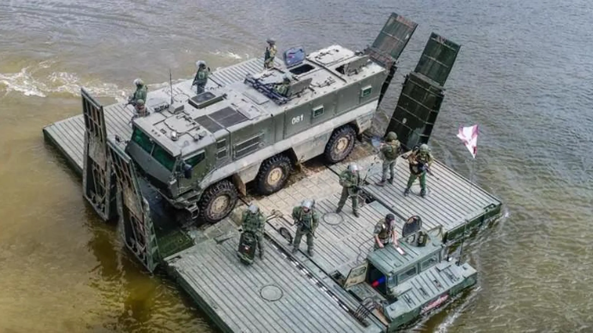 В России создадут военный вездеход-амфибию «Тритон» для форсирования рек