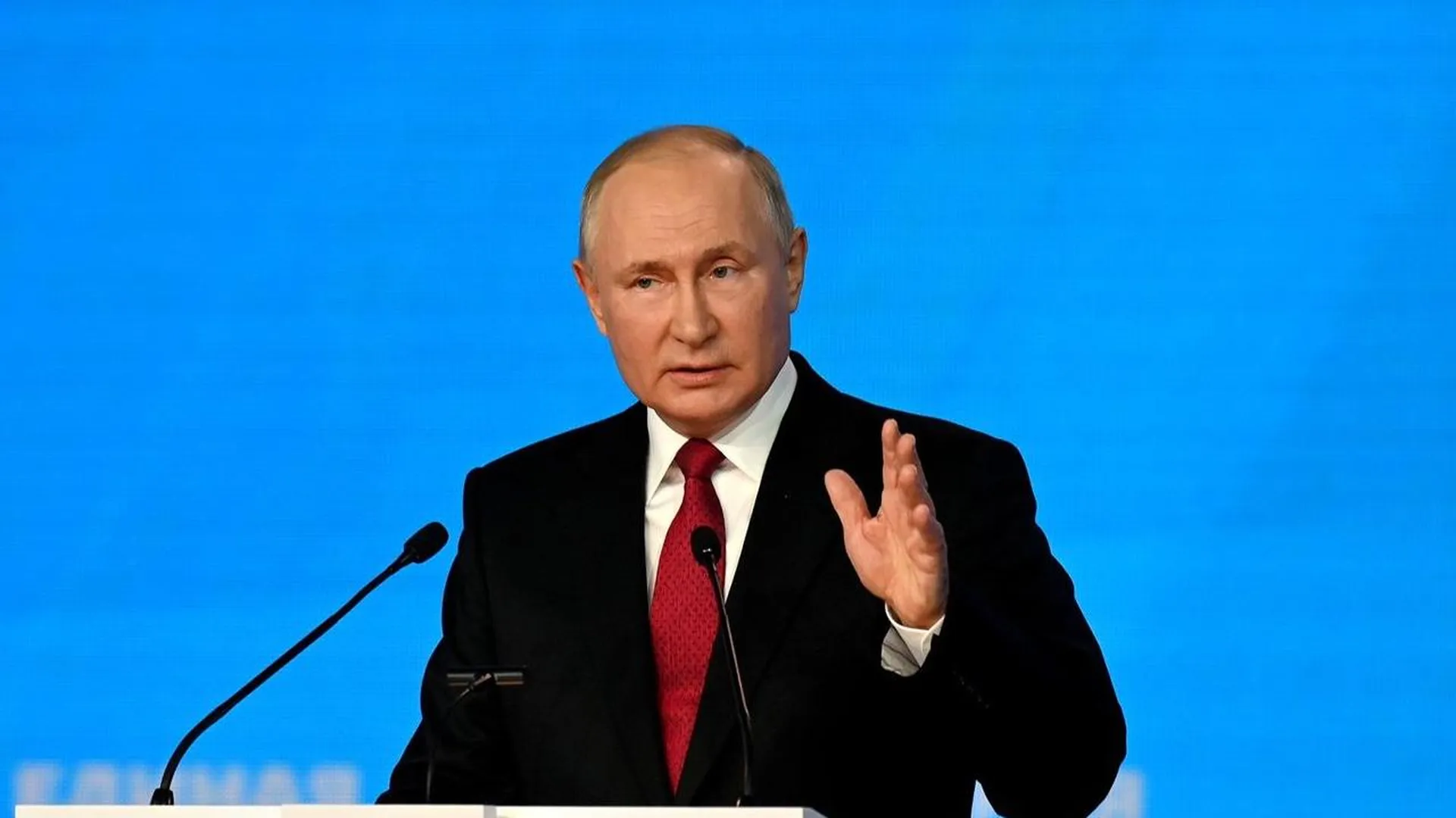 Владимир Путин: Запад пытается втянуть Россию в гонку вооружений
