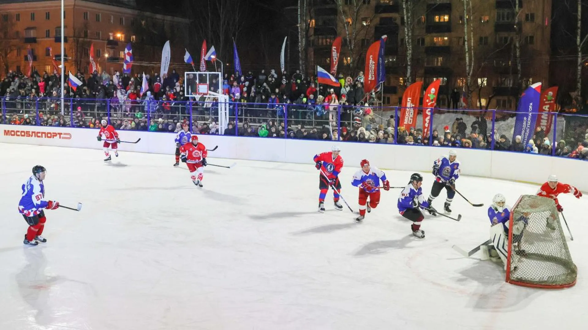 Звездная сборная «Легенды хоккея» взяла реванш у команды жителей Подольска
